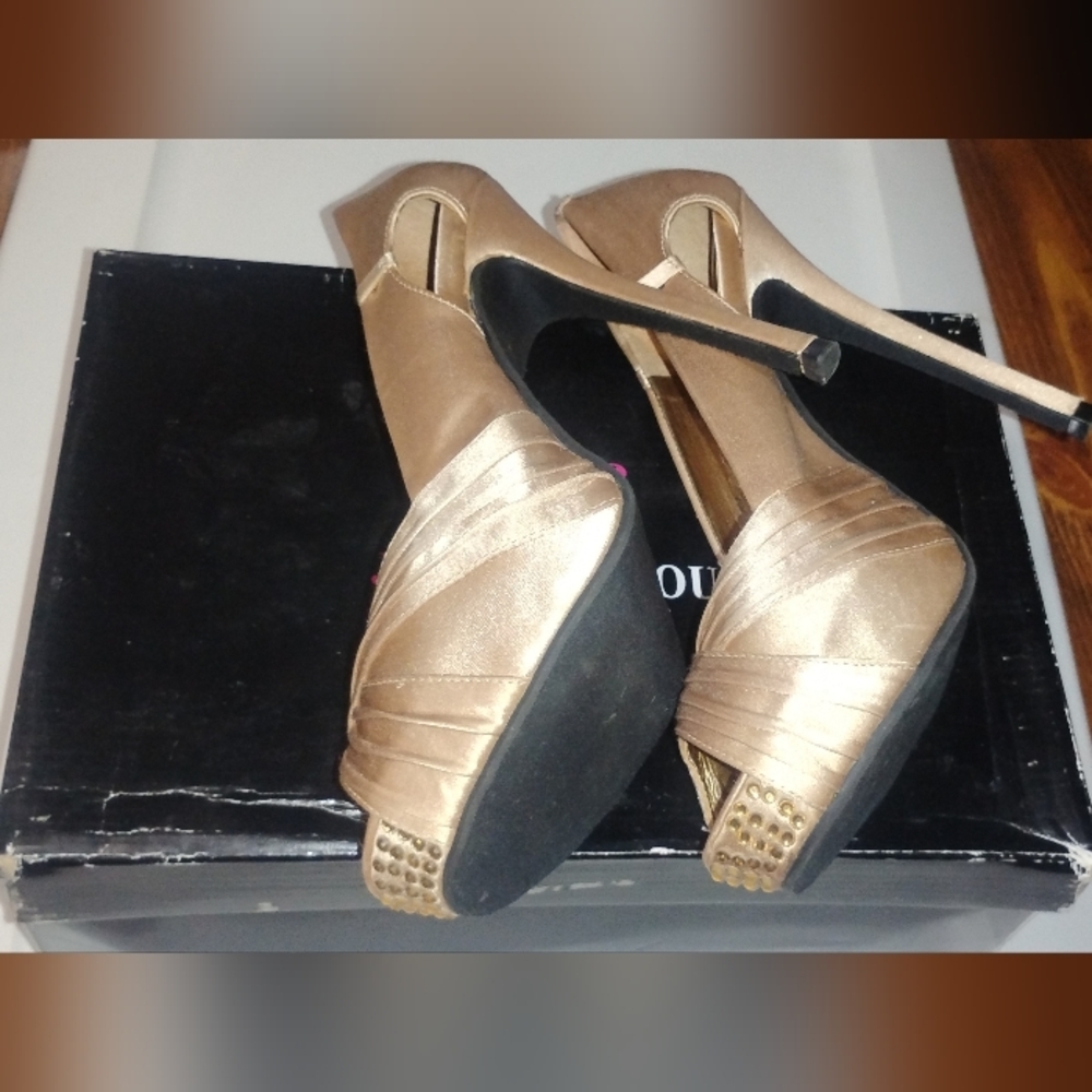 Just Fabulous Woman's High Heels Sz 7 - Picture 4 of 13
